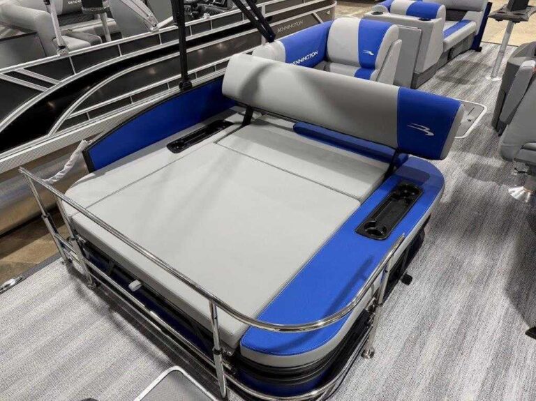 2026 Bennington 22SSB - SPS - Blackout US-ETWS7214G526 [photo 17]